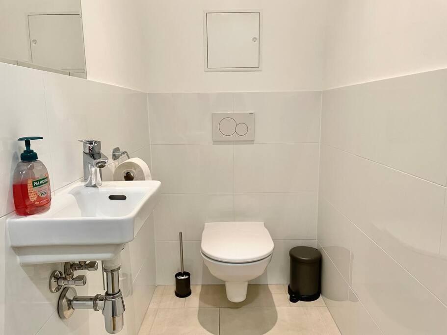 Premium Apartment With Terrace, A/C, Free Wifi And Netflix Вена Экстерьер фото