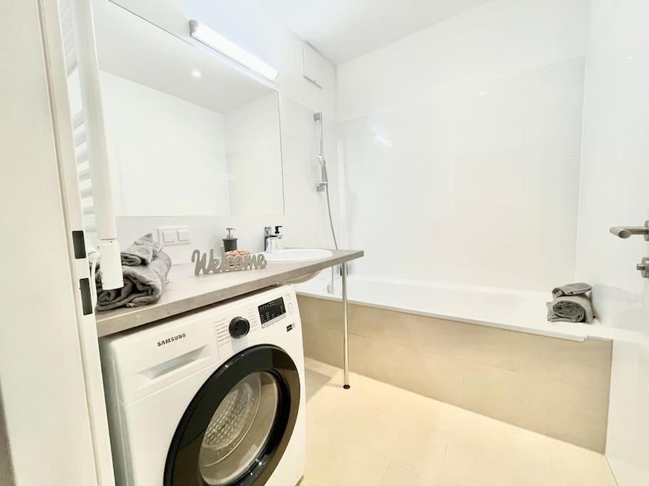 Premium Apartment With Terrace, A/C, Free Wifi And Netflix Вена Экстерьер фото